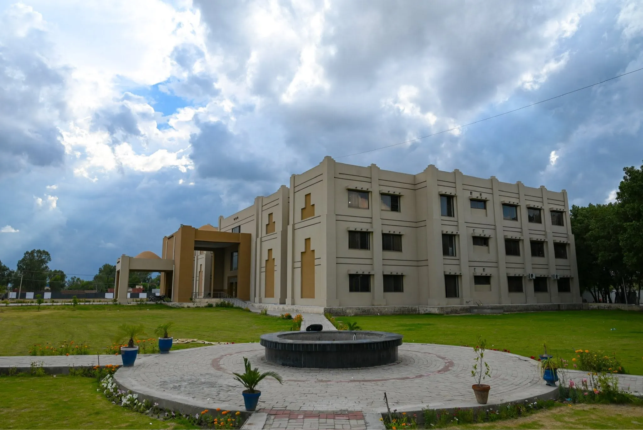 Central Quadrangle Morning Hours